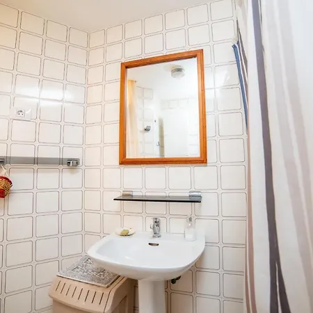 Apartamento Con Terraza Al Mar By Lightbooking